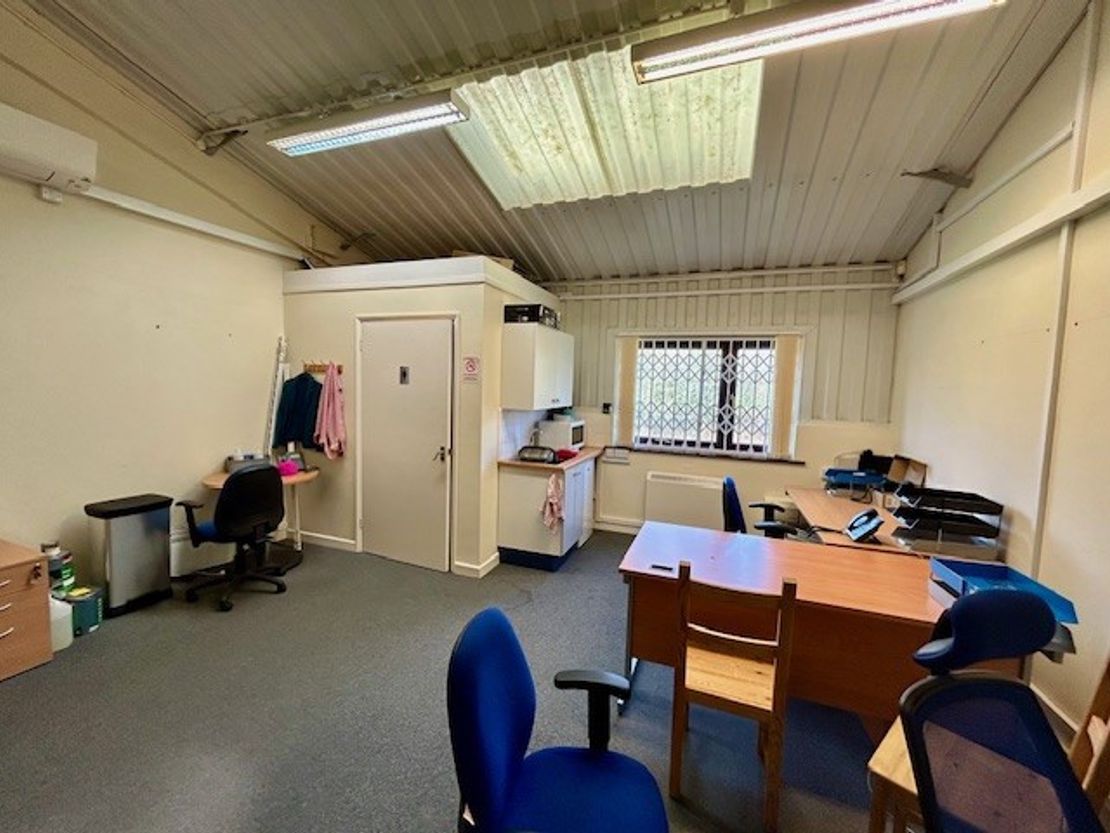 4, The Long Yard, Ermin Street, Shefford Woodlands, Hungerford, West Berkshire, RG17 7EH
