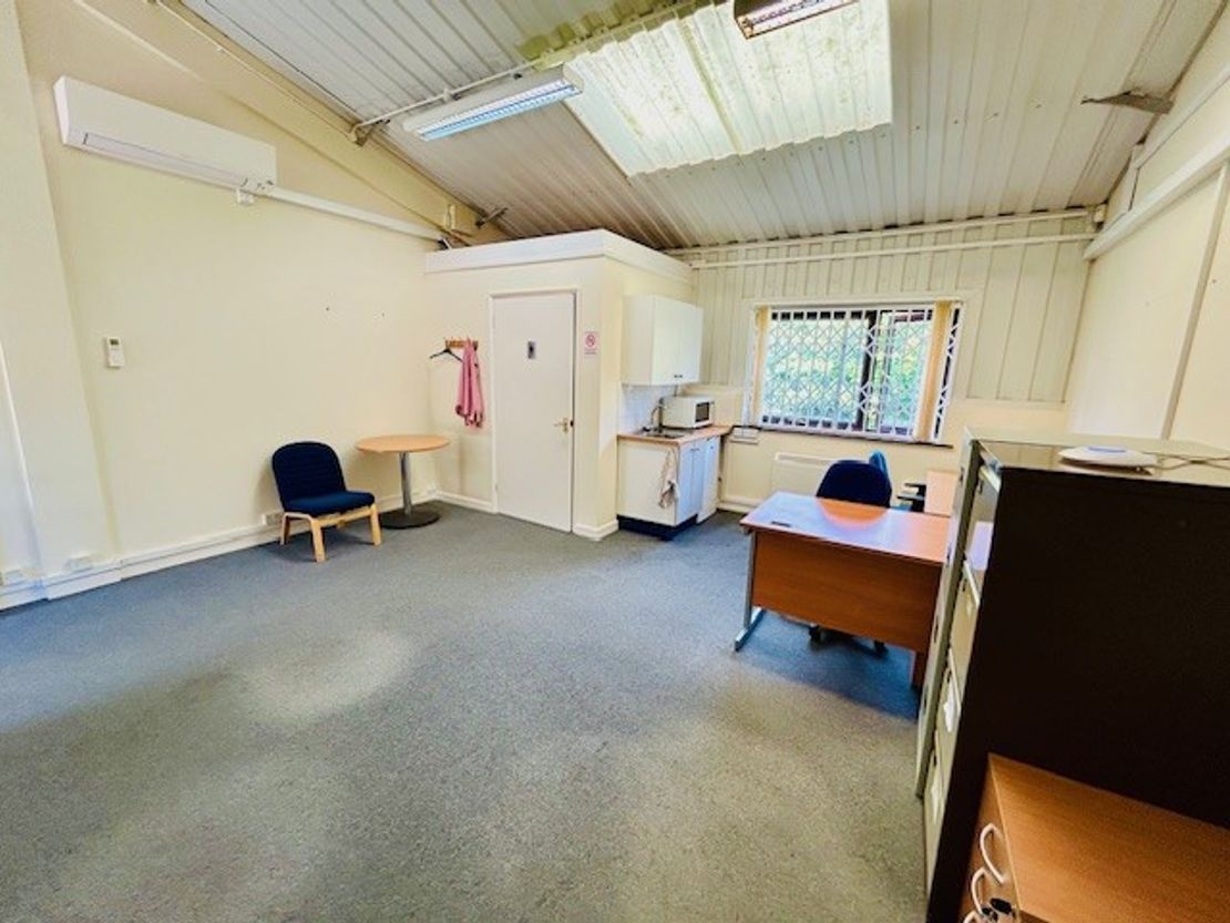 4, The Long Yard, Ermin Street, Shefford Woodlands, Hungerford, West Berkshire, RG17 7EH