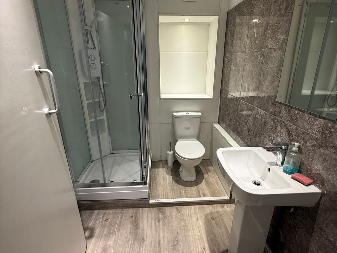 Unit 1B, Stonehill Business Park, Rivermead Road, Edmonton, Greater London, N18 3QW