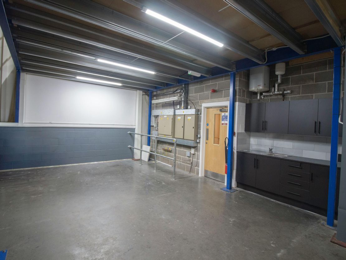 Unit 9 Slough Interchange Industrial Estate, Whittenham Close, Slough, SL2 5EP