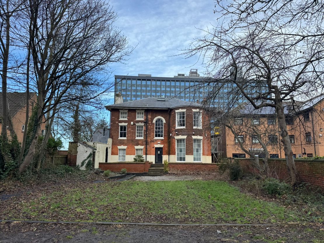 YUPELET PORTFOLIO, HULL