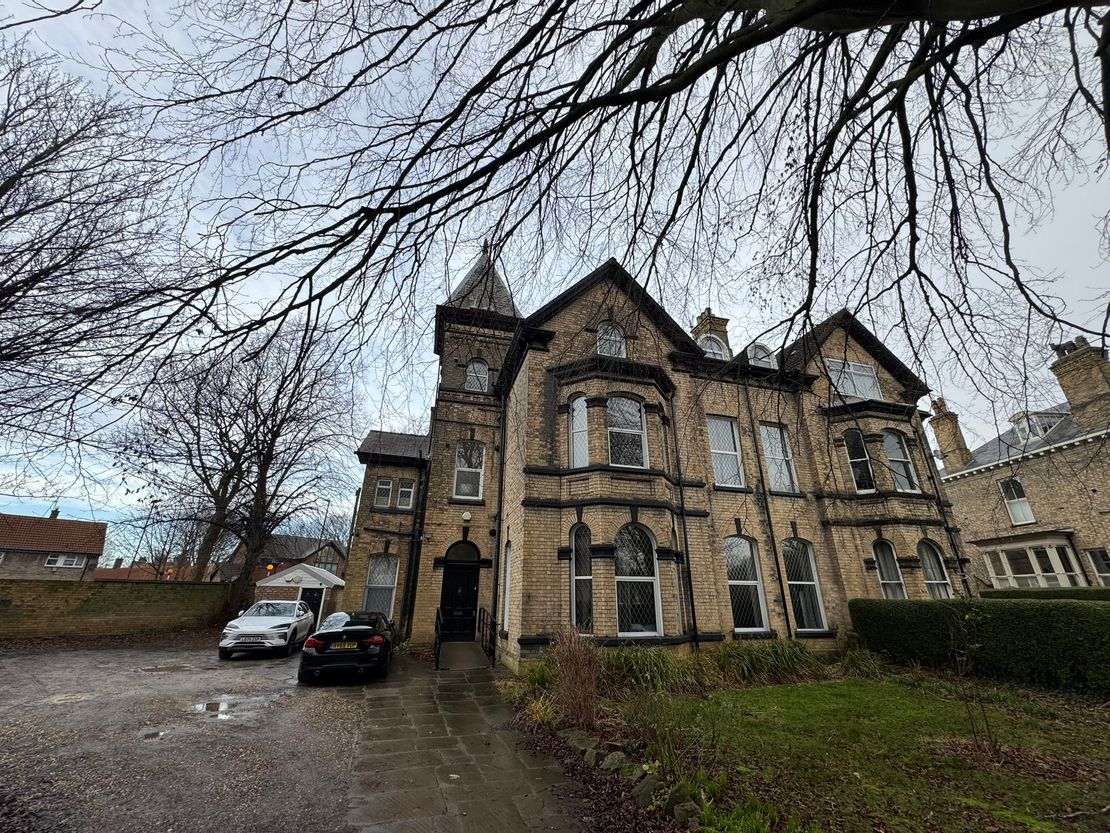 YUPELET PORTFOLIO, HULL