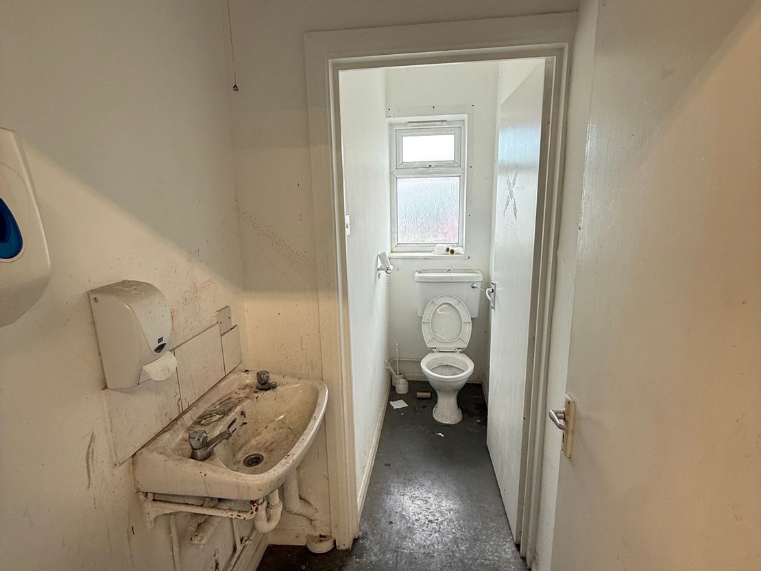 F1 Northfleet Industrial Estate, Lower Road, Northfleet, Gravesend, Kent, DA11 9SW