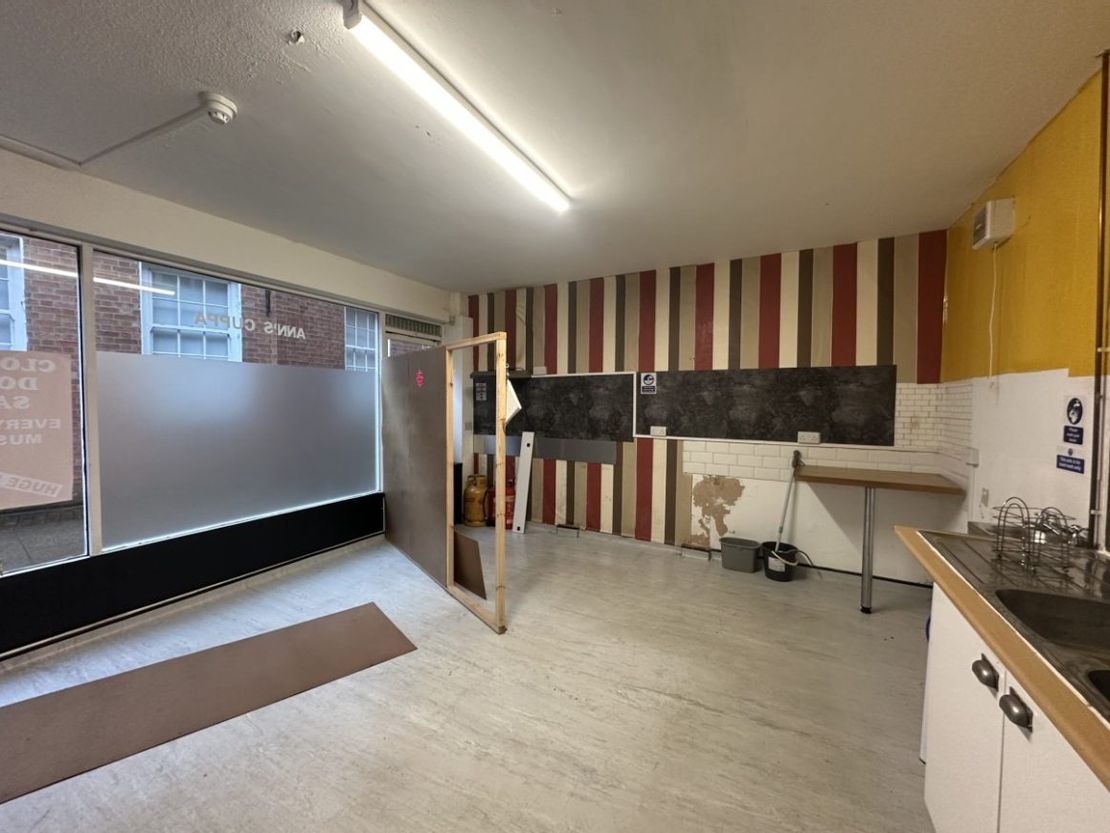 Unit 11 Saracens Head Yard, Newark, Newark, Nottinghamshire, NG24 1XA