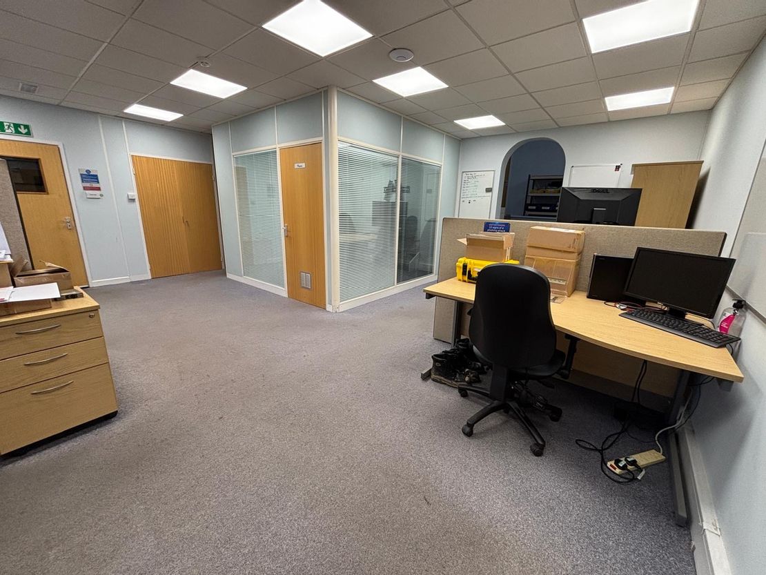 15 & 16 Talisman Business Centre, Duncan Road, Park Gate, Southampton, Hampshire, SO31 7GA