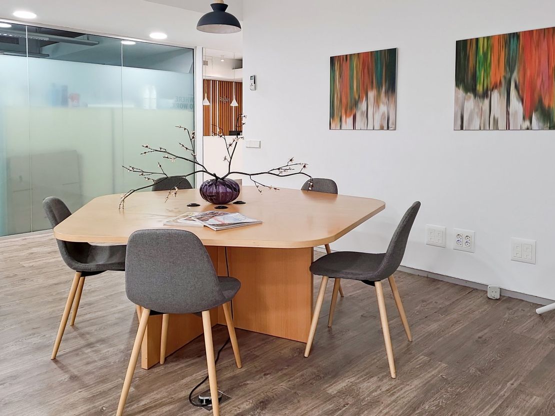 Clarendon Road, 25, Redhill, Surrey, United Kingdom, RH1 1QZ