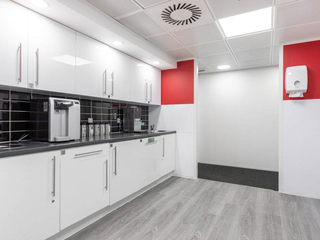 106 Queens Road, 3rd, Brighton, East Sussex, United Kingdom, BN1 3XF