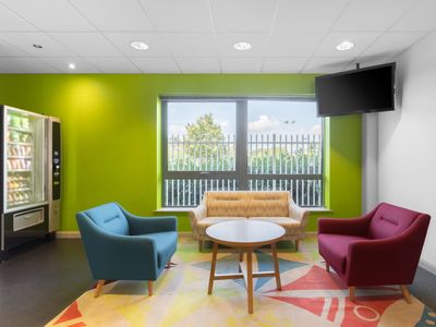 Property Image for 31 Stroudley Road, Basingstoke, Hampshire, United Kingdom, RG24 8UP