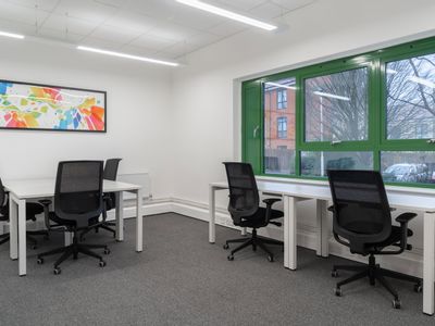 Property Image for Pine Grove, Crowborough, East Sussex, United Kingdom, TN6 1DH