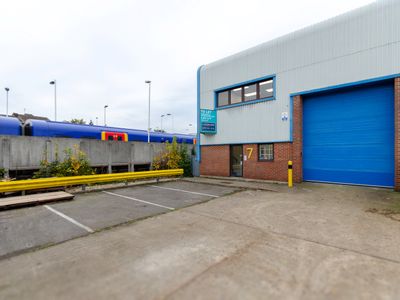 Property Image for Unit 7 station industrial estate, Oxford Rd, Wokingham RG41 2YQ