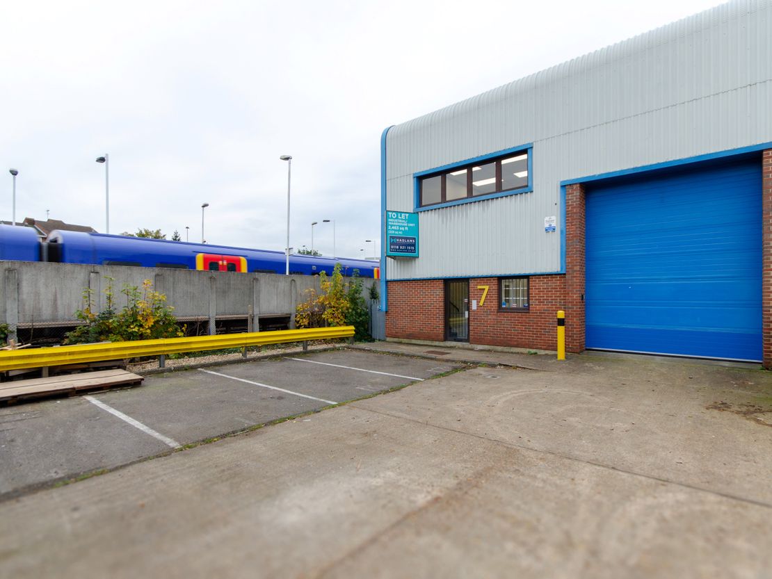 Unit 7 station industrial estate, Oxford Rd, Wokingham RG41 2YQ