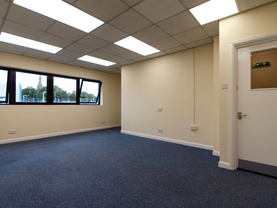 Unit 7 station industrial estate, Oxford Rd, Wokingham RG41 2YQ