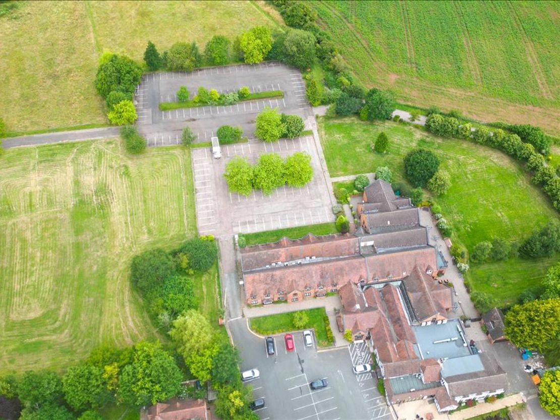 The Pear Tree Inn & Country Hotel, Smite Hill, Hindlip, Worcester WR3 8SY