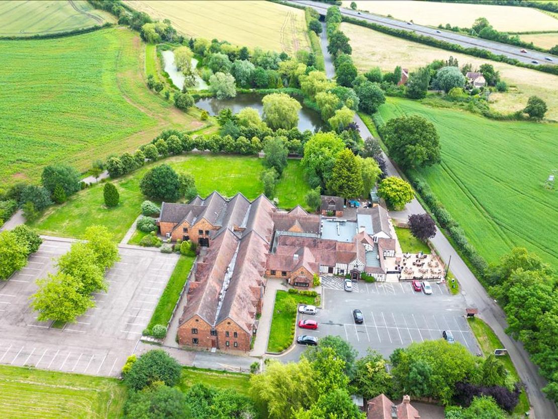 The Pear Tree Inn & Country Hotel, Smite Hill, Hindlip, Worcester WR3 8SY