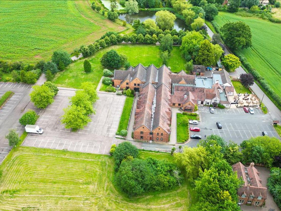 The Pear Tree Inn & Country Hotel, Smite Hill, Hindlip, Worcester WR3 8SY