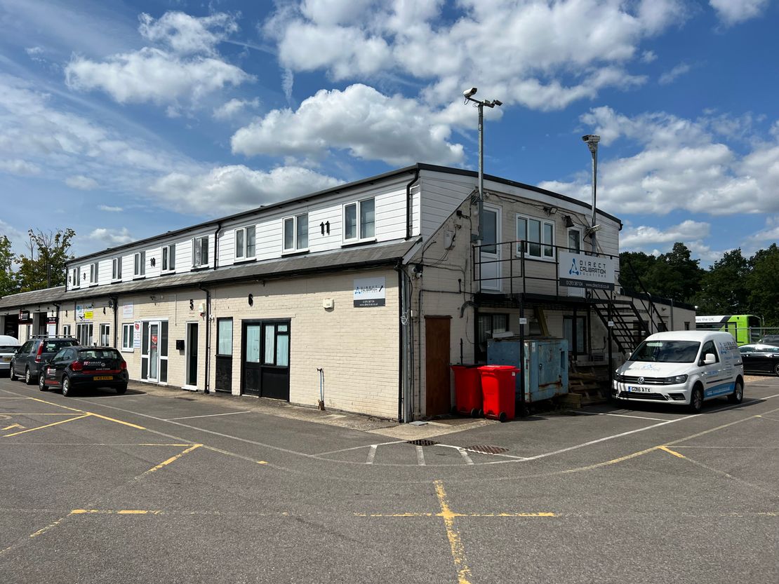 Effingham Road, Copthorne, RH10 3HZ