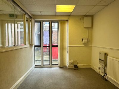 Property Image for 42b High Street North, Dunstable, LU6 1LA