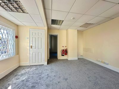 Property Image for 48 High Street South, Dunstable, LU6 3HD