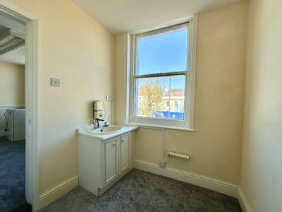 Property Image for 48 High Street South, Dunstable, LU6 3HD
