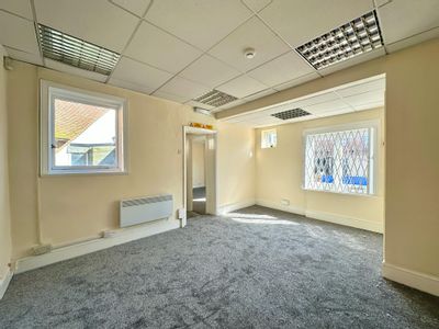 Property Image for 48 High Street South, Dunstable, LU6 3HD