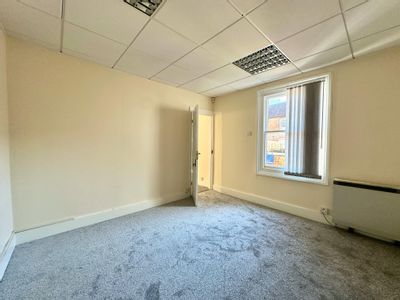 Property Image for 48 High Street South, Dunstable, LU6 3HD