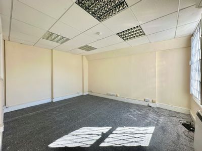 Property Image for 48 High Street South, Dunstable, LU6 3HD
