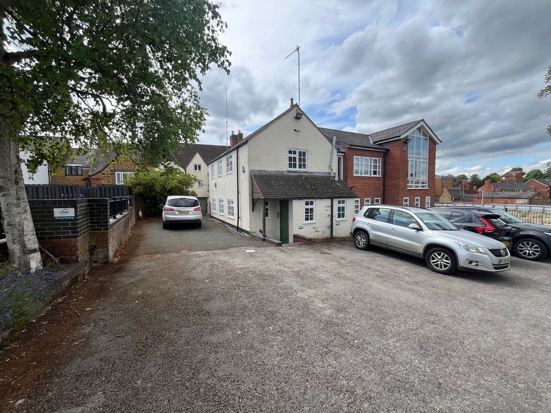 North Bar House, North Bar St, Banbury OX16 0TH