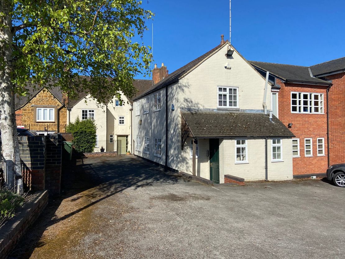 North Bar House, North Bar St, Banbury OX16 0TH