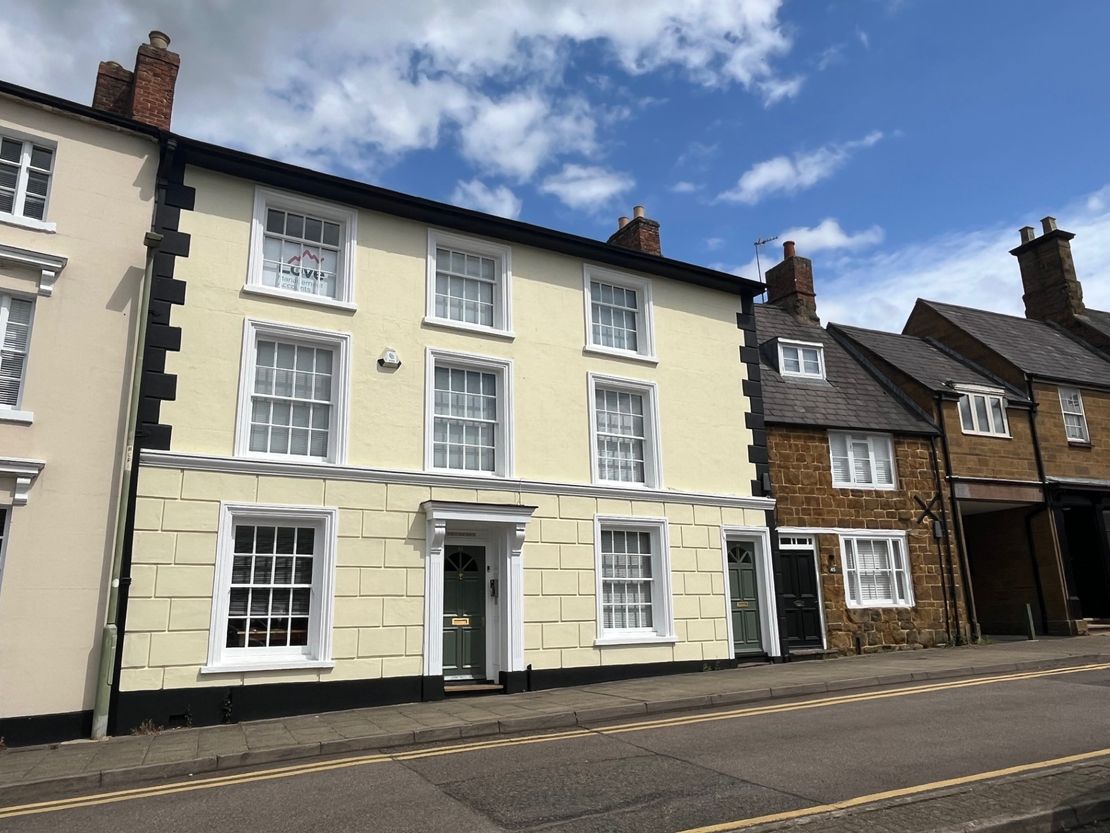 North Bar House, North Bar St, Banbury OX16 0TH