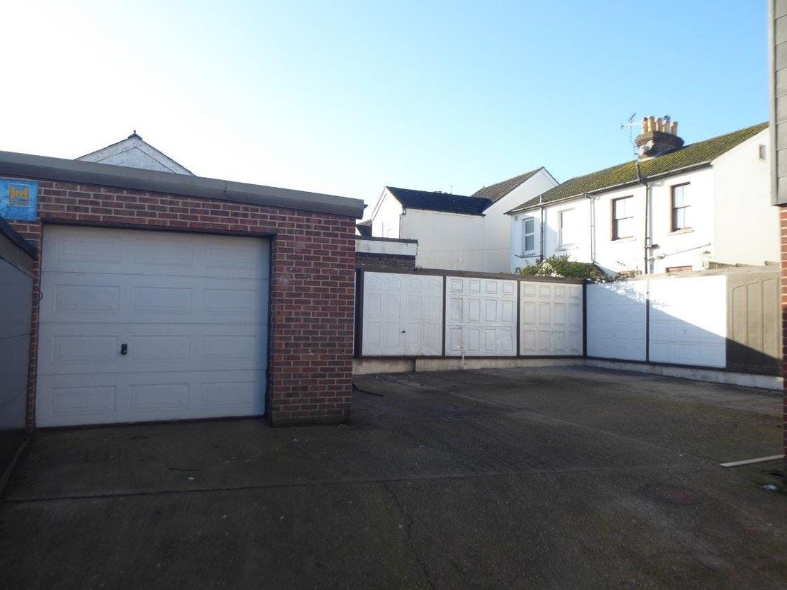 57 High Brooms Road, Tunbridge Wells, TN4 9BW