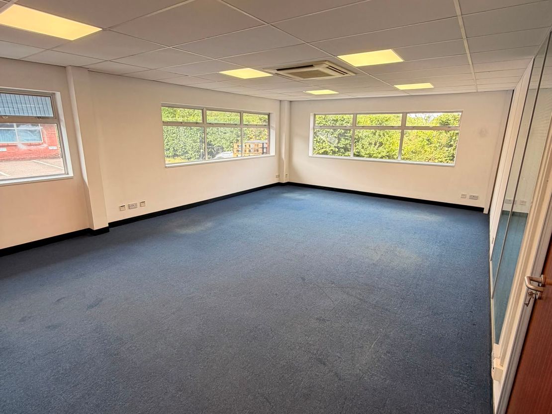 Queen Eleanor House, 11, Kingsclere Park, Kingsclere, Newbury, RG20 4SW