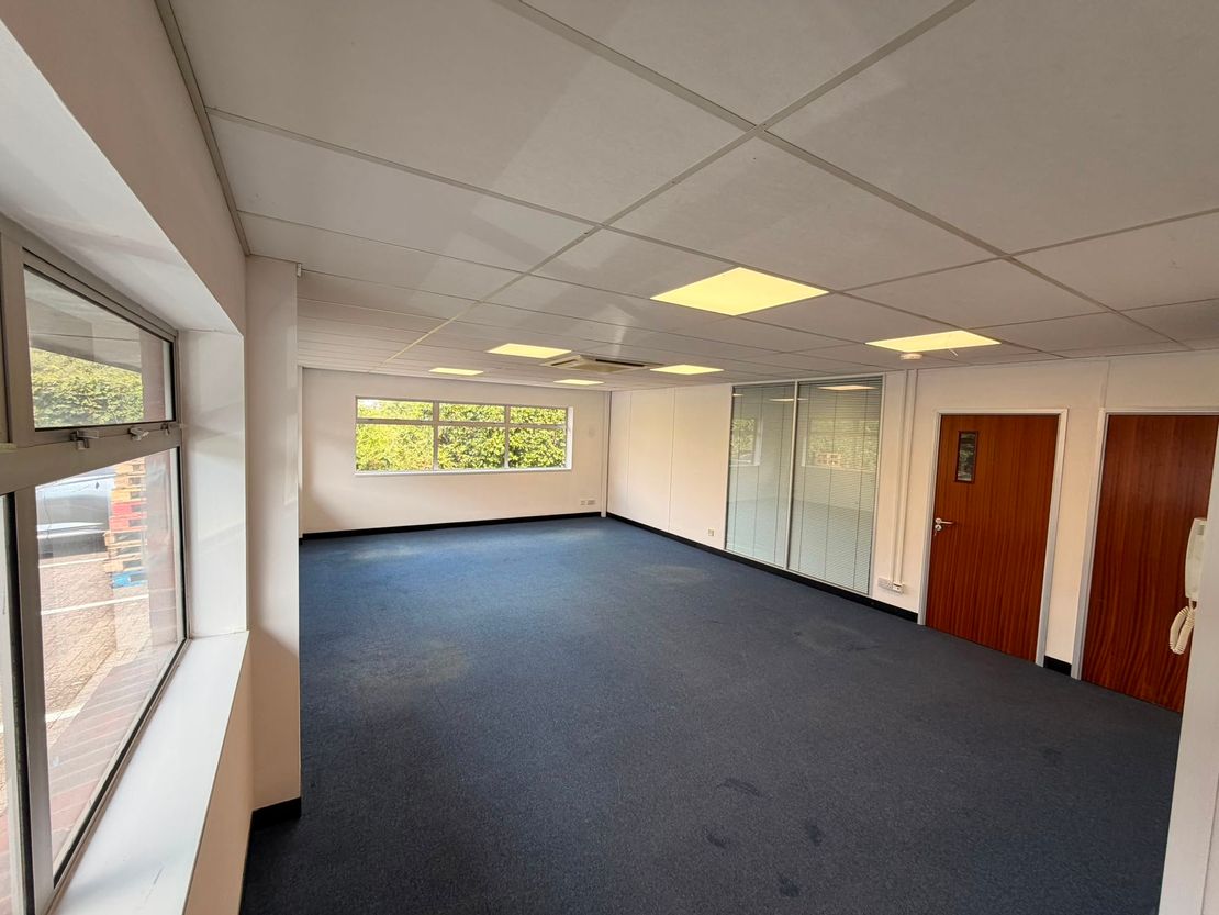 Queen Eleanor House, 11, Kingsclere Park, Kingsclere, Newbury, RG20 4SW