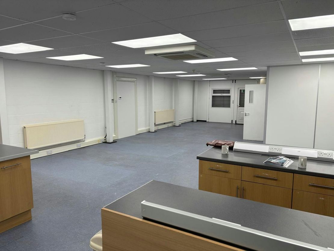 8 Lakeside Business Park, Sandhurst, GU47 9DN