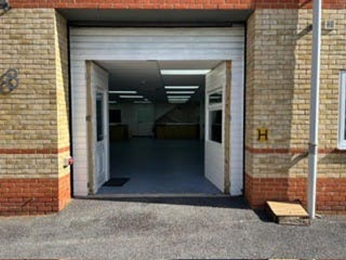 8 Lakeside Business Park, Sandhurst, GU47 9DN