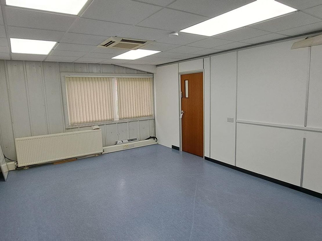8 Lakeside Business Park, Sandhurst, GU47 9DN
