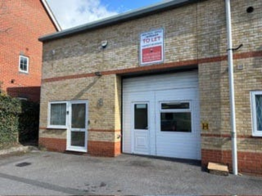 8 Lakeside Business Park, Sandhurst, GU47 9DN