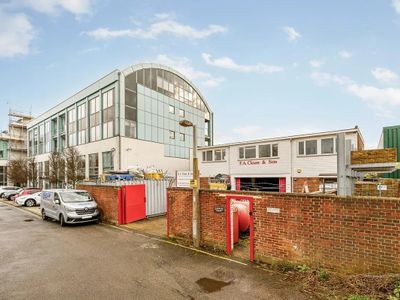 Property Image for 14 Bardolph Road, Richmond, TW9 2LH