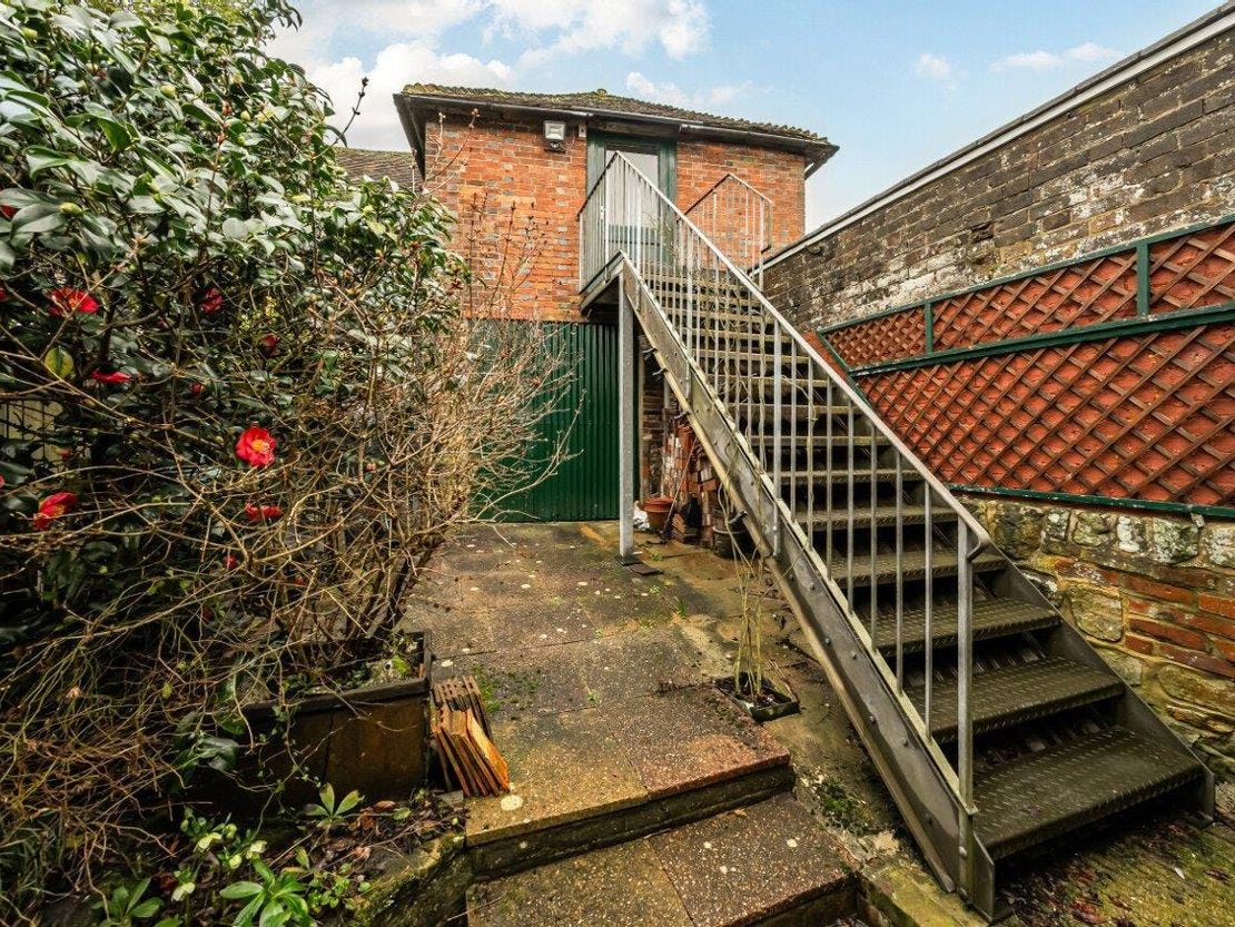 Petts Cottage, High Street, Rotherfield, TN6 3LL