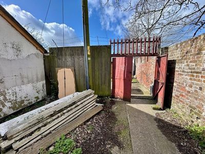 Property Image for 5 High Street, Thatcham, Berkshire, RG19 3JG