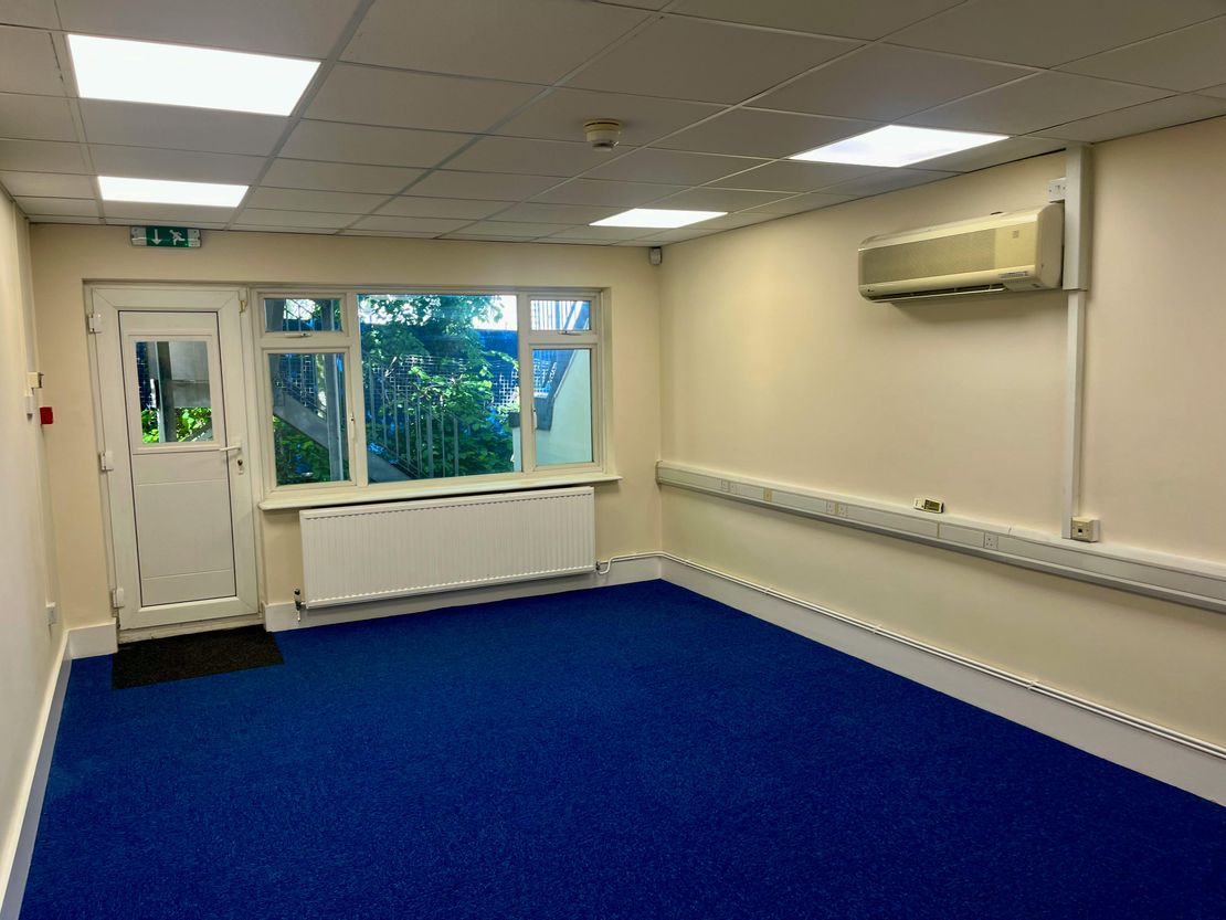 58 Station Lane, Hornchurch, RM12 6NB