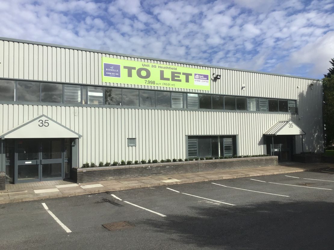 35 Heathfield, Stacey Bushes, Milton Keynes, MK12 6HR