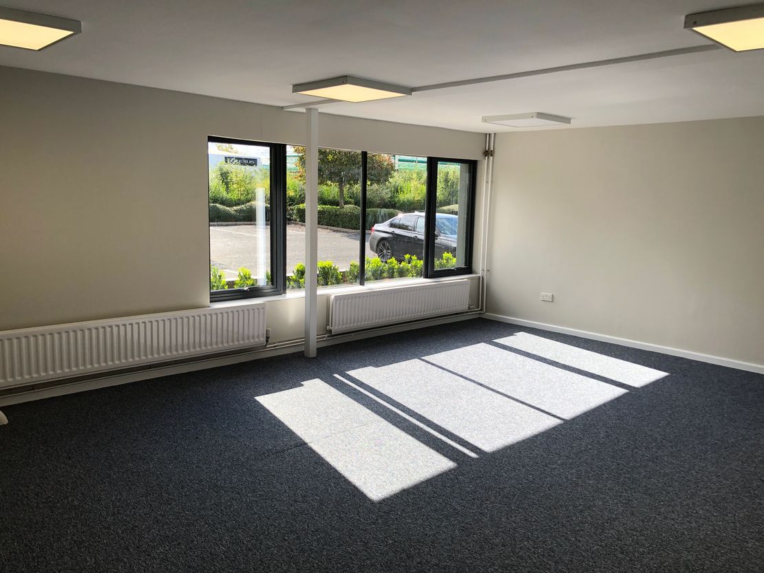 35 Heathfield, Stacey Bushes, Milton Keynes, MK12 6HR