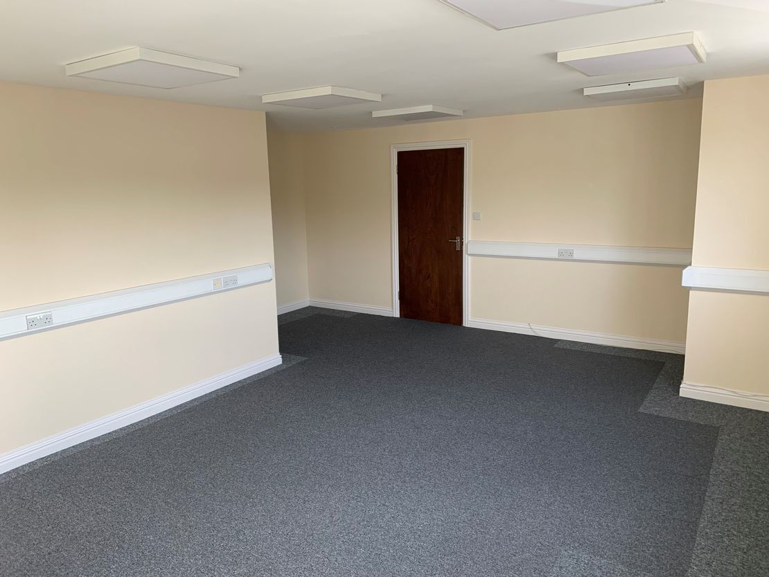 Effingham Road, Copthorne, RH10 3HZ
