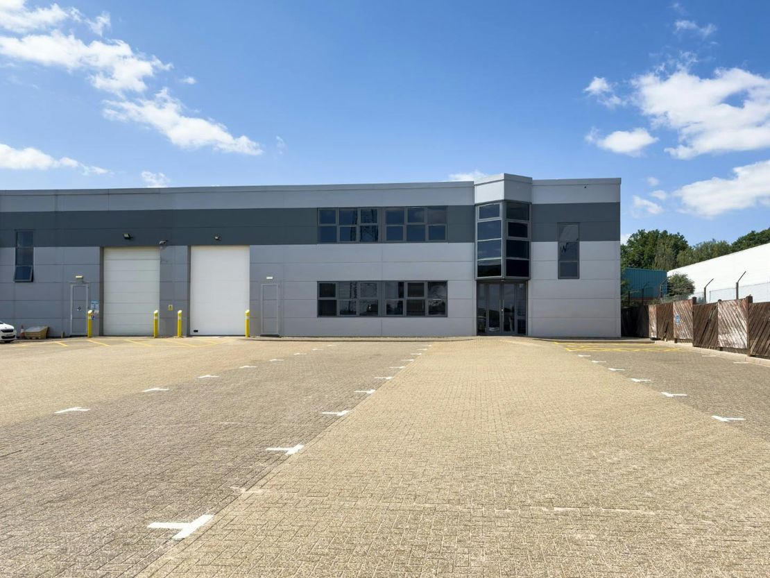 Unit 5 Chevron Industrial Estate, Eaton Road, Maylands, Hemel Hempstead, HP2 7UB