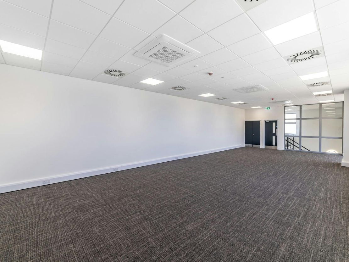 Unit 5 Chevron Industrial Estate, Eaton Road, Maylands, Hemel Hempstead, HP2 7UB