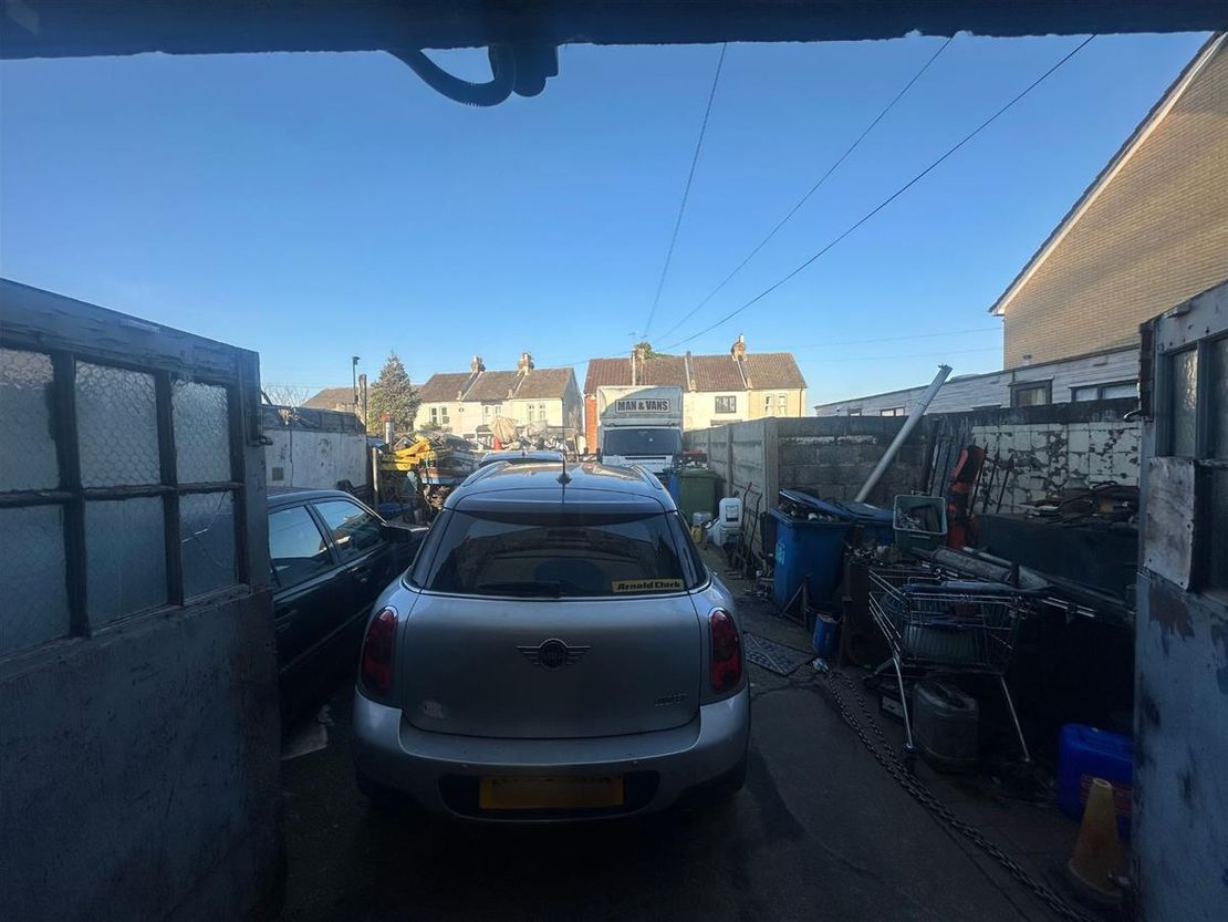 8 Bert Road, Thornton Heath, Croydon CR7 7NW