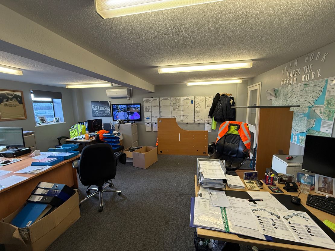 9 Neptune Business Estate, Neptune Close, Medway City Estate, Rochester, Kent, ME2 4LT