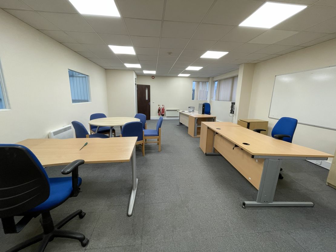 Unit 16 Glenmore Business Centre, Witney, Oxfordshire, OX29 0AA