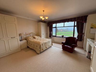 Property Image for Kinza House, 396 Aberford Road, Stanley, WF3 4PQ