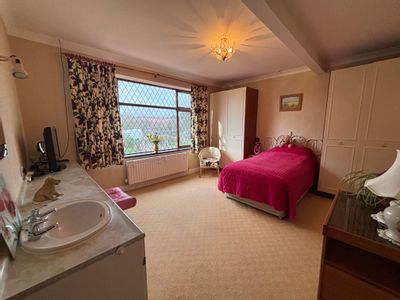 Property Image for Kinza House, 396 Aberford Road, Stanley, WF3 4PQ
